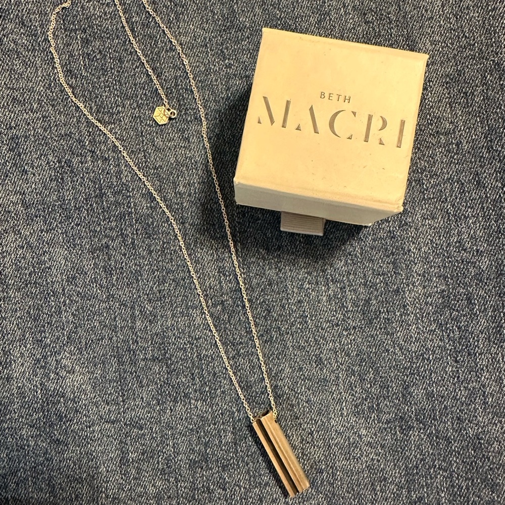 BETH MACRI Silver Minimalist Pendant